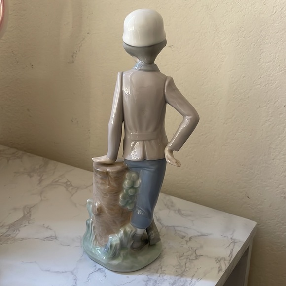 Lladro boy with dog - Picture 2 of 4
